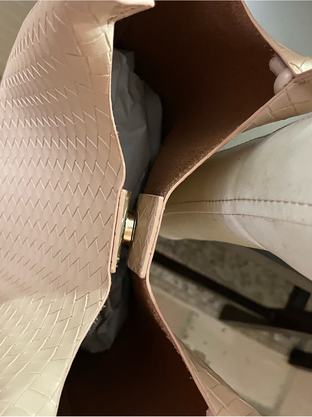 Woven vegan leather Tote Bag in Blush Pink beige tones. - Picture 3 of 5